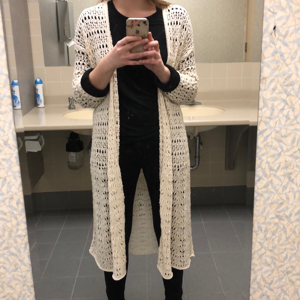 MOVING SALE 🚚 American Eagle Knitted Cardigan